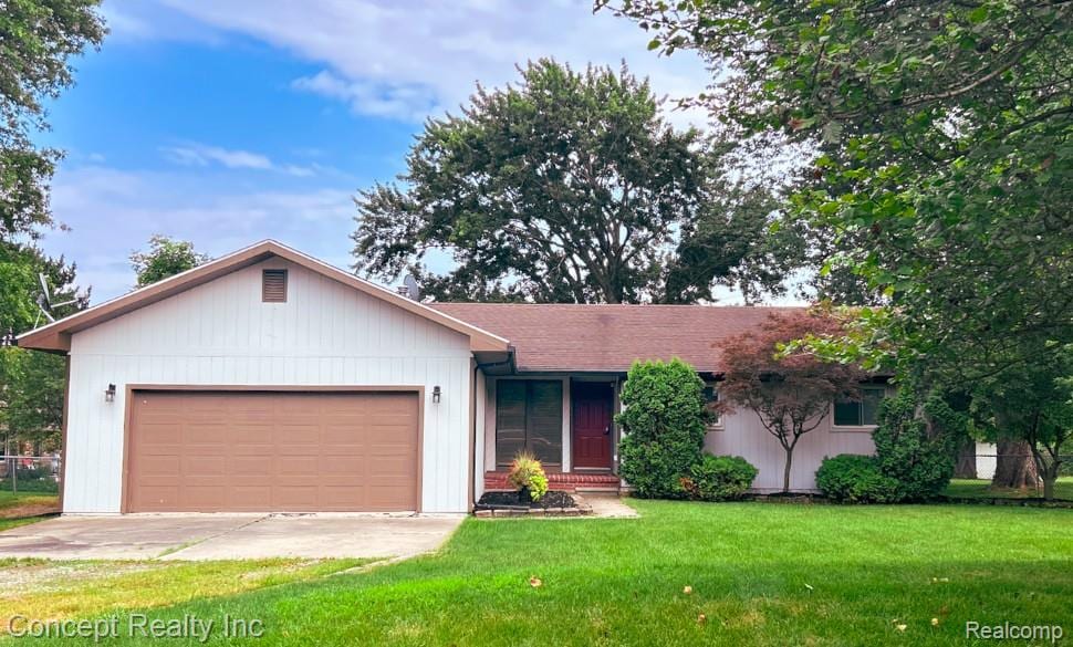 9679 Blauvelt Dr, Grosse Ile, MI 48138 - photo 1