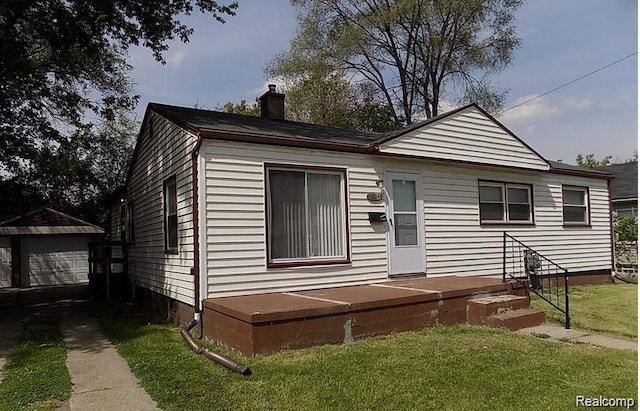 13049 Georgiana Ave, Warren, MI 48089 - bungalow with a chimney, a front yard, and a garage
