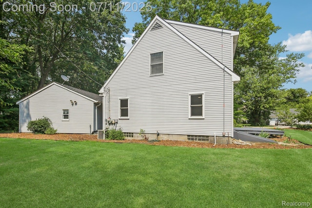 10746 Winthrop, Pinckney, MI 48169 - view of property exterior featuring a lawn