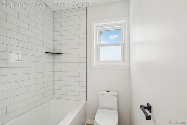 10746 Winthrop, Pinckney, MI 48169 - full bath featuring toilet and  shower combination