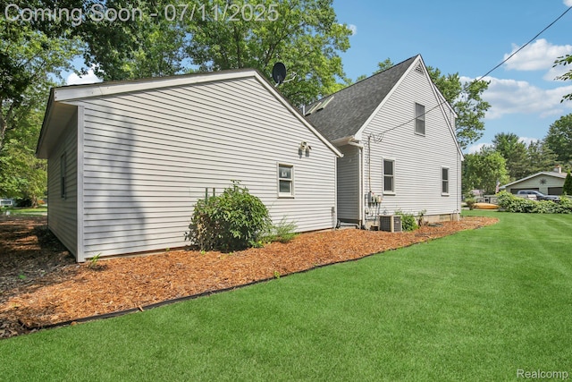 10746 Winthrop, Pinckney, MI 48169 - view of home's exterior featuring a lawn and roof with shingles