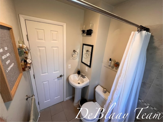 1056 Sherwood Rd, Muskegon, MI 49441 - bathroom featuring tile patterned floors and curtained shower