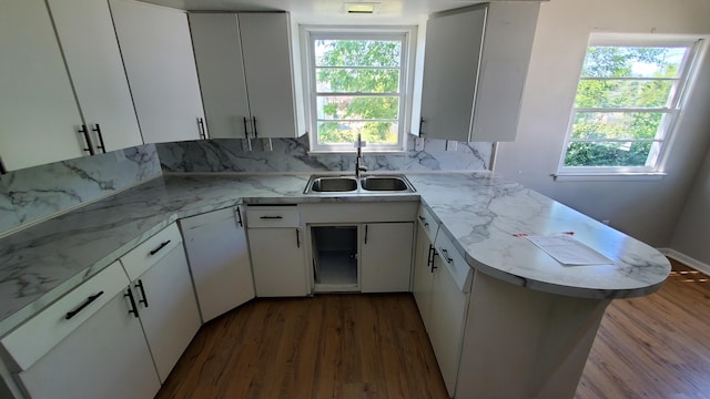 2031 Baker St, Muskegon, MI 49444 - kitchen with a peninsula, dark wood-style flooring, and healthy amount of natural light