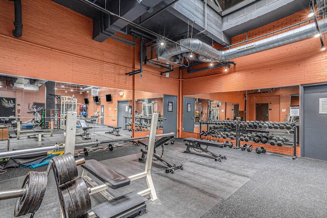 600 Broadway Ave NW Unit 402, Grand Rapids, MI 49504 - gym featuring a towering ceiling