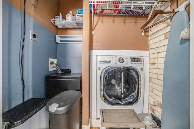 600 Broadway Ave NW Unit 402, Grand Rapids, MI 49504 - laundry room featuring washer / dryer and brick wall
