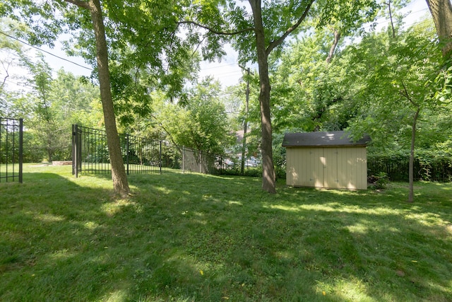 266 Westover Ave, Ann Arbor, MI 48103 - view of yard with a storage shed