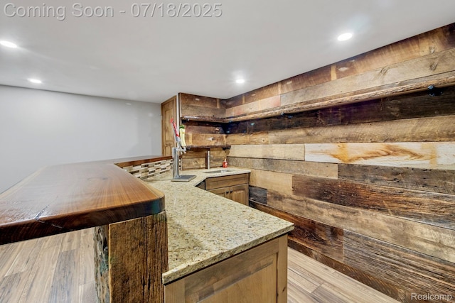 8400 Oak Shade Ct, Davison, MI 48423 - bar area with recessed lighting and light wood finished floors