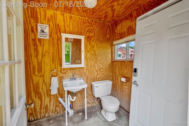 8400 Oak Shade Ct, Davison, MI 48423 - bathroom featuring unfinished concrete flooring and wooden walls