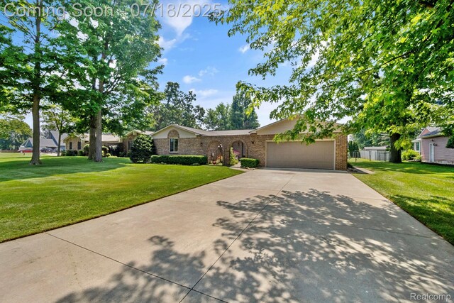 8400 Oak Shade Ct, Davison, MI 48423 - single story home featuring an attached garage, a front yard, brick siding, and concrete driveway