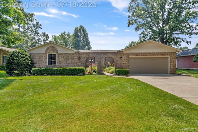 8400 Oak Shade Ct, Davison, MI 48423 - single story home featuring a garage, brick siding, and concrete driveway