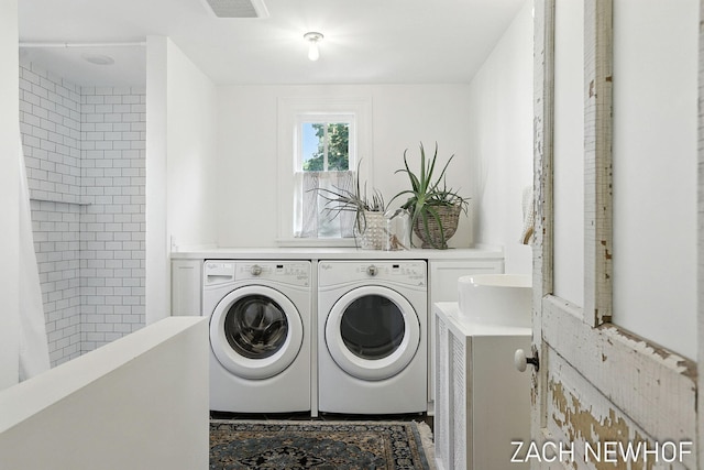 334 Washington Blvd, Holland, MI 49423 - laundry room with washing machine and clothes dryer