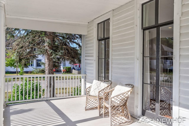 334 Washington Blvd, Holland, MI 49423 - view of covered porch