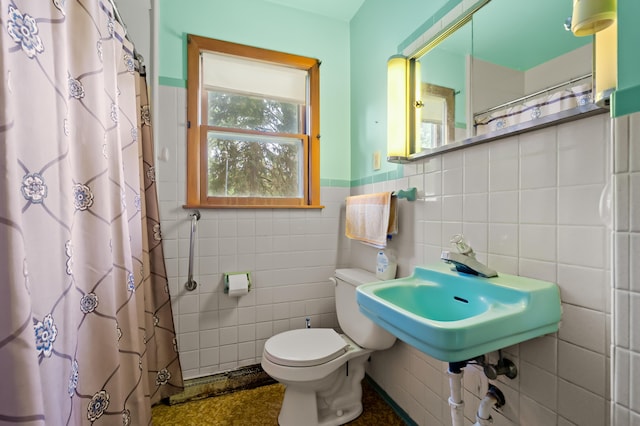 76 Taft St, Battle Creek, MI 49014 - full bath featuring tile walls, a shower with shower curtain, and a wainscoted wall