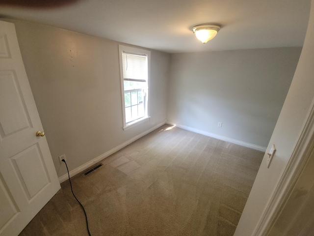 560 Lydia St NE, Grand Rapids, MI 49503 - carpeted empty room with baseboards