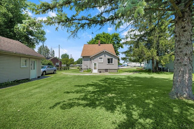 318 E Adrian St, Blissfield, MI 49228 - view of green lawn