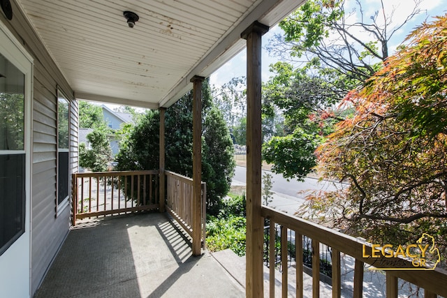 445 Prince St SE, Grand Rapids, MI 49507 - view of covered porch