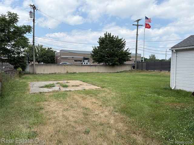 5873 Elmgrove Ave, Warren, MI 48092 - view of yard