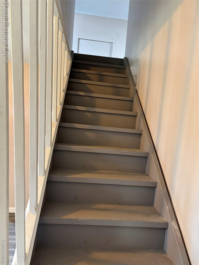 5873 Elmgrove Ave, Warren, MI 48092 - view of stairway