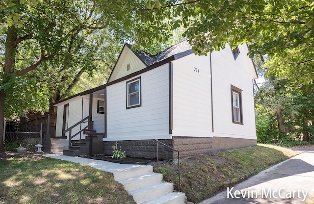 214 Bradford St NE, Grand Rapids, MI 49503 - view of front of property featuring entry steps