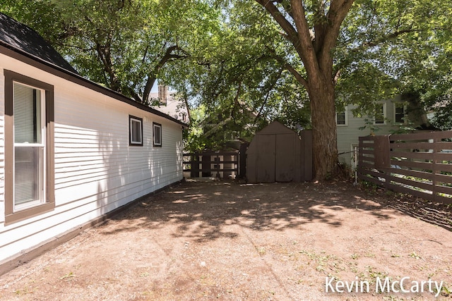 214 Bradford St NE, Grand Rapids, MI 49503 - view of yard with a shed