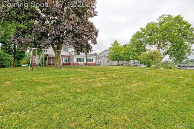 1962 Lake Pointe Dr, Ortonville, MI 48462 - view of green lawn