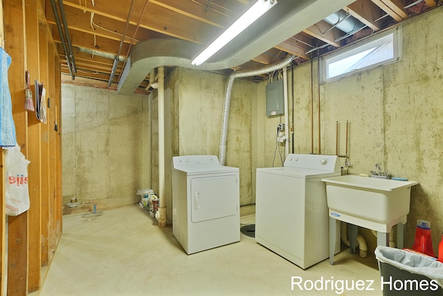 2106 Cranbrook Dr NE, Grand Rapids, MI 49505 - laundry room with washing machine and clothes dryer and electric panel