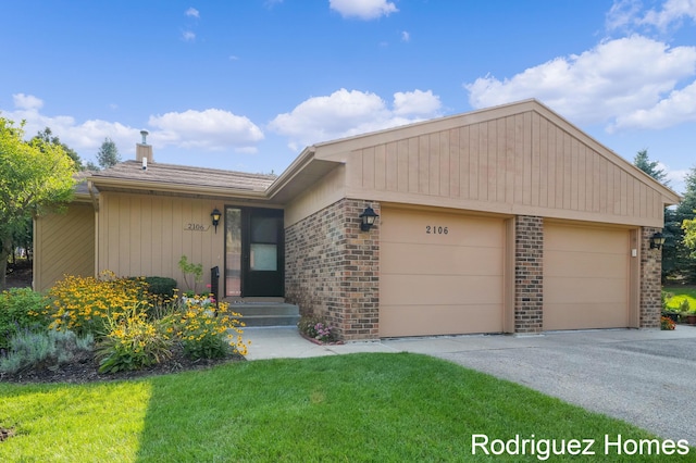 2106 Cranbrook Dr NE, Grand Rapids, MI 49505 - view of front of house with brick siding and a front lawn