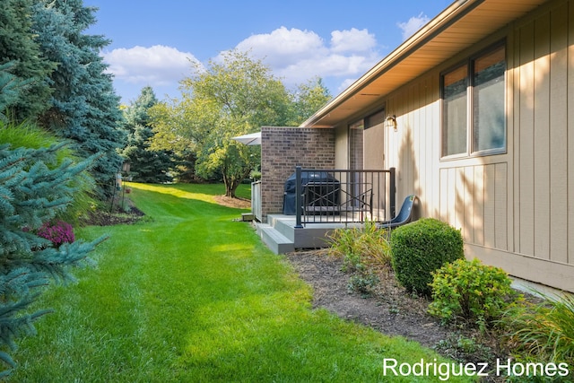 2106 Cranbrook Dr NE, Grand Rapids, MI 49505 - view of grassy yard