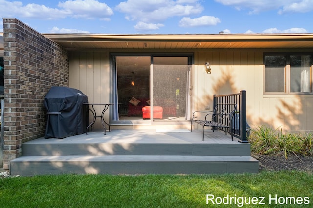 2106 Cranbrook Dr NE, Grand Rapids, MI 49505 - rear view of house