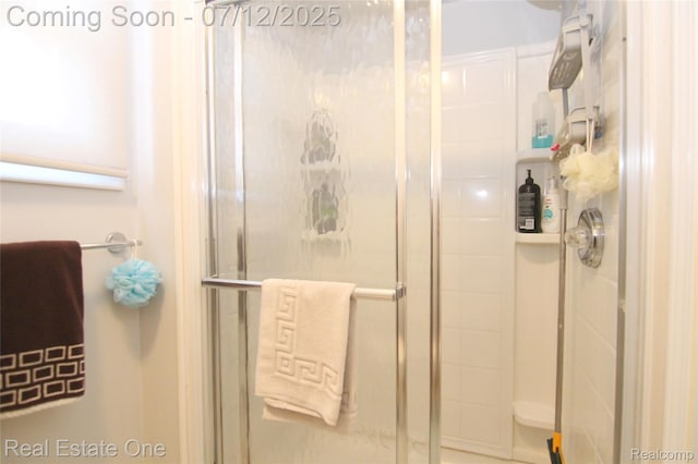 33234 Walnut Ln, Farmington Hills, MI 48334 - bathroom with a shower stall