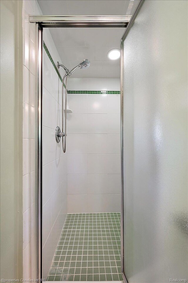 30700 Marimoor St, Beverly Hills, MI 48025 - bathroom with a stall shower
