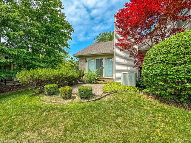 7569 Danbury Cir W, Bloomfield, MI 48322 - photo 33