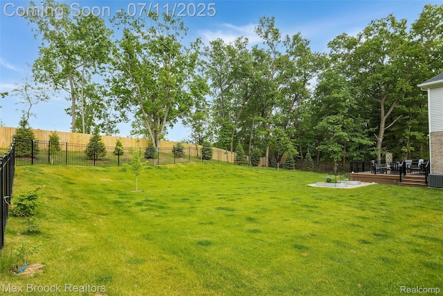 460 Lake Manitou Trl, Oxford, MI 48371 - view of yard with a deck