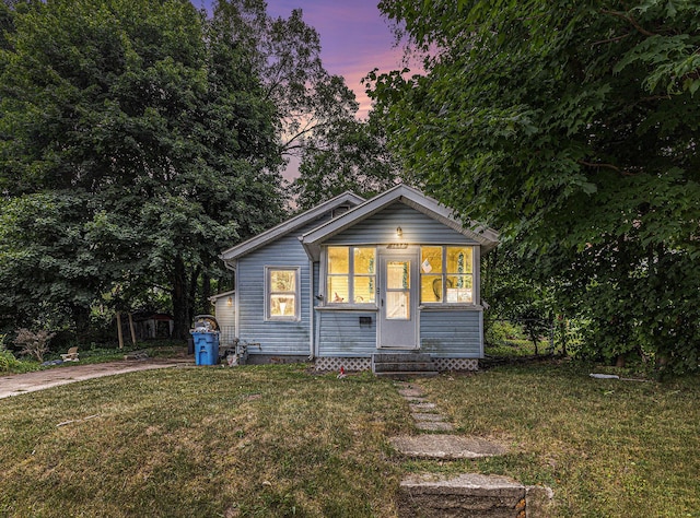 1638 Cherry St, Niles, MI 49120 - bungalow-style home featuring entry steps and a yard