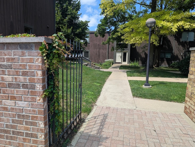 149 Selkirk Ct Unit A, Kalamazoo, MI 49006 - view of property's community with a lawn and a gate