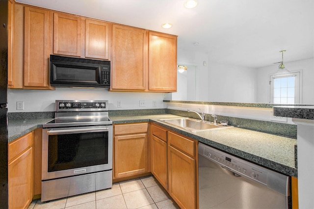 3132 Primrose Ln, Ypsilanti, MI 48197 - kitchen featuring appliances with stainless steel finishes, light tile patterned floors, recessed lighting, dark countertops, and a peninsula