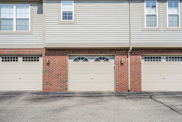 3132 Primrose Ln, Ypsilanti, MI 48197 - view of garage