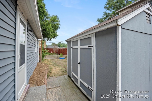 122 Dwight Ave SE, Grand Rapids, MI 49506 - garage featuring a storage unit
