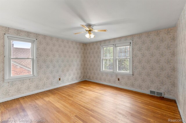 711 N Highland St, Dearborn, MI 48128 - unfurnished room with wood finished floors and ceiling fan