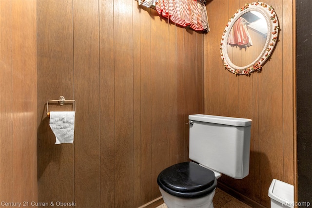 711 N Highland St, Dearborn, MI 48128 - bathroom with wood walls