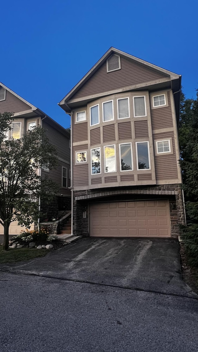 217 Old Creek Dr, Saline, MI 48176 - photo 1