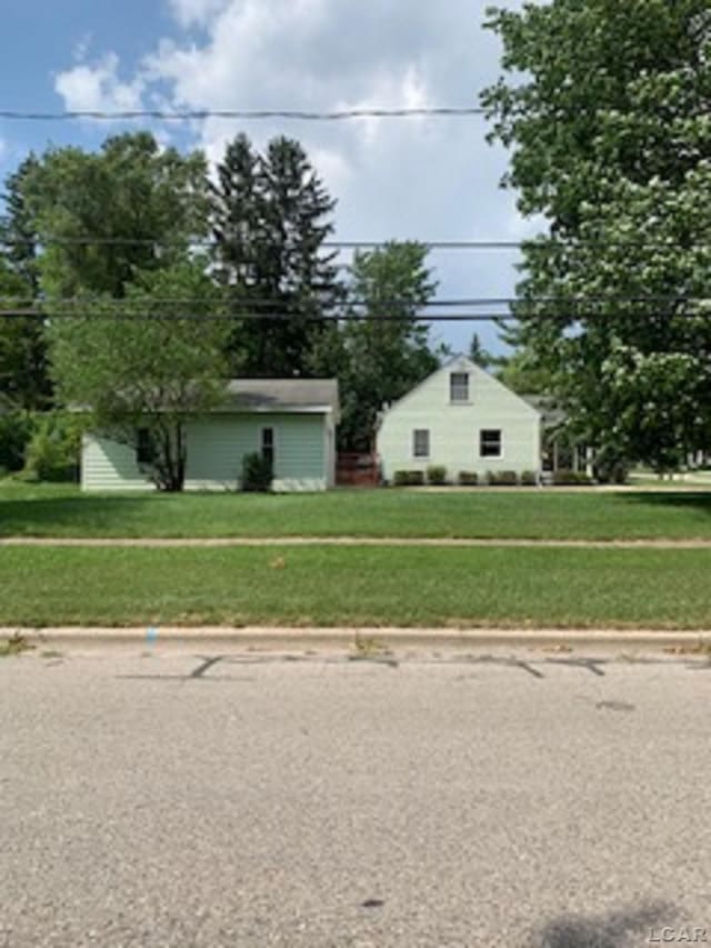 609 Orchard Ln, Tecumseh, MI 49286 - view of front of house featuring a front yard