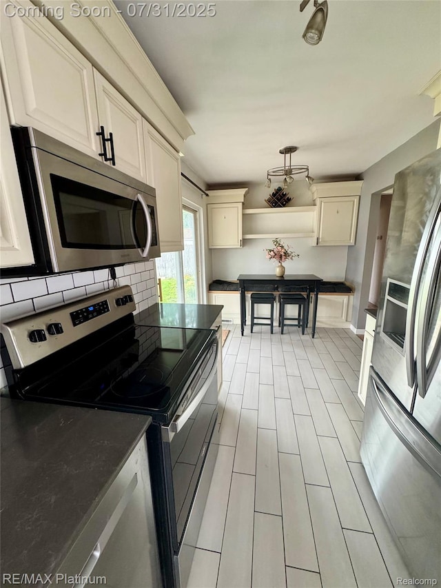 31605 Saint Martins St, Livonia, MI 48152 - photo 2