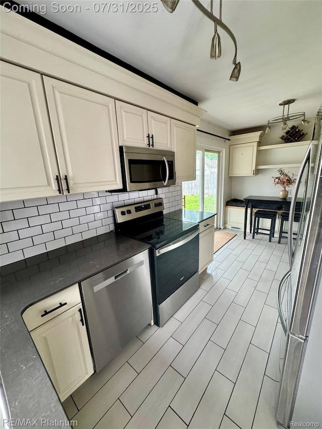31605 Saint Martins St, Livonia, MI 48152 - photo 5