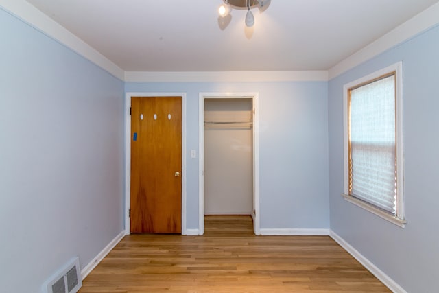 11015 Fairfield St, Livonia, MI 48150 - unfurnished bedroom featuring light wood-style floors and baseboards