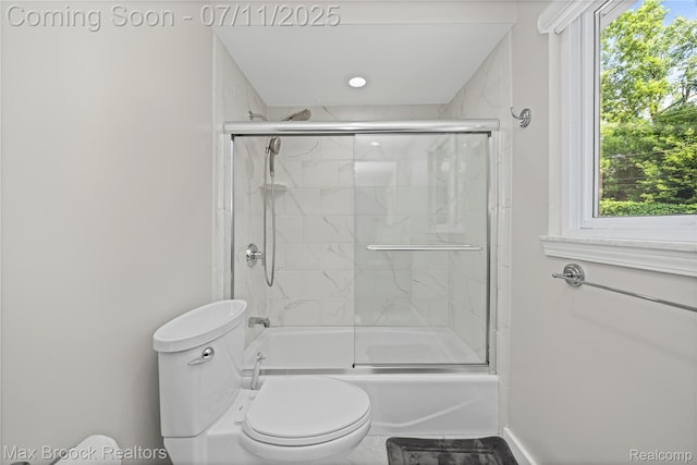 5534 Apple Ridge Trl, West Bloomfield, MI 48322 - bathroom featuring enclosed tub / shower combo and healthy amount of natural light