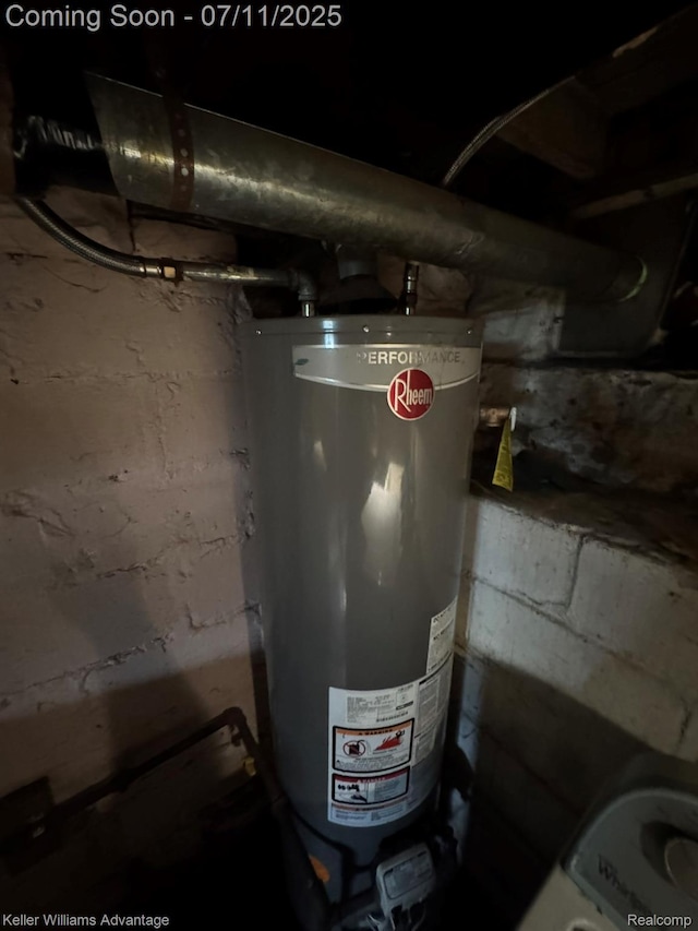 285 Voorheis St, Pontiac, MI 48341 - utility room with water heater