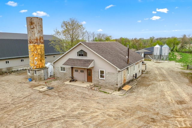 810 Newton Rd, Coldwater, MI 49036 - view of front facade with a shingled roof