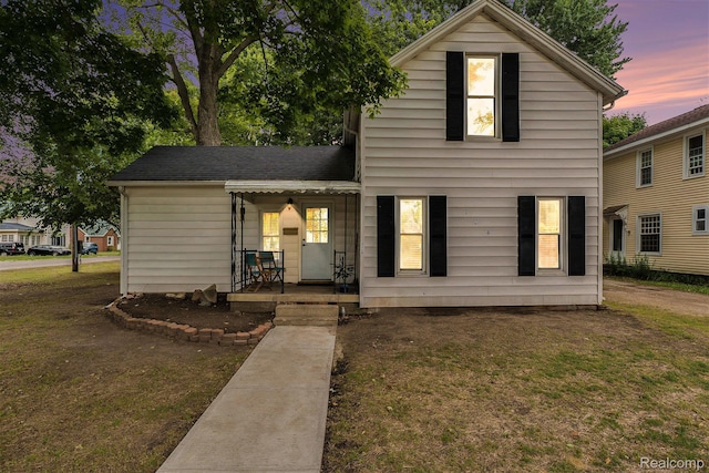 124 N Line St, Chesaning, MI 48616 - traditional home with covered porch and a front lawn