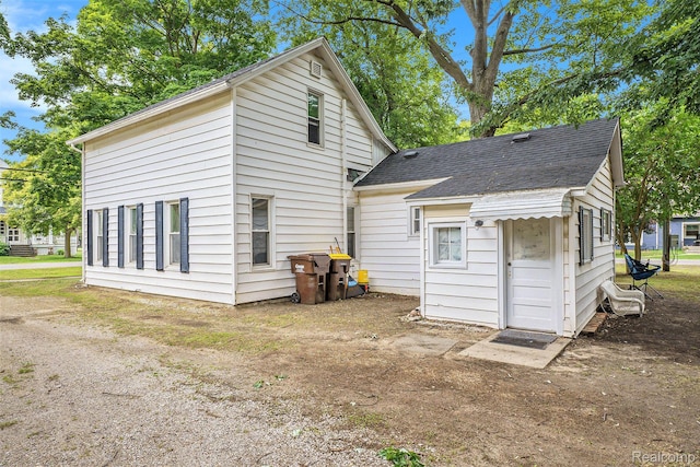 124 N Line St, Chesaning, MI 48616 - rear view of house with roof with shingles